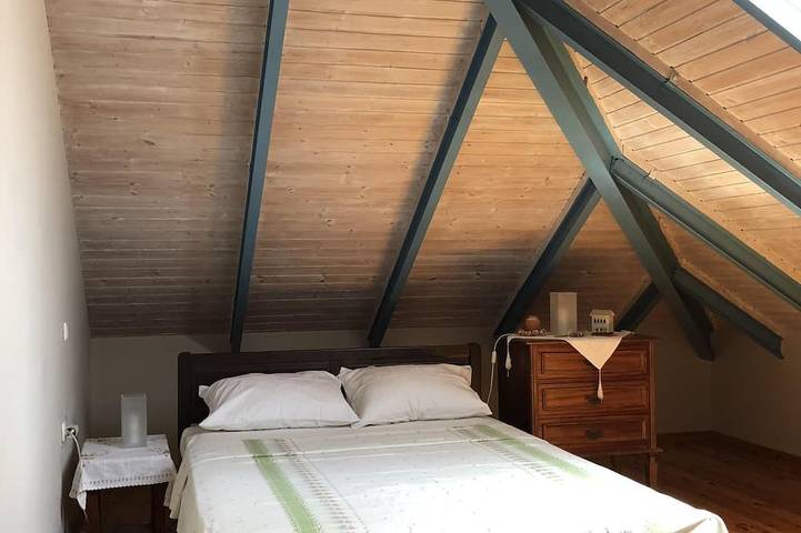 Location de vacances pour 10 personnes, avec jardin ainsi que terrasse et jacuzzi, animaux acceptés dans Perdika - 3