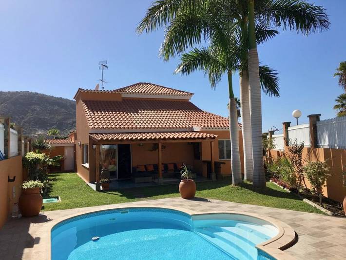 Ferienhaus für 9 Personen, mit Pool und Garten - 1