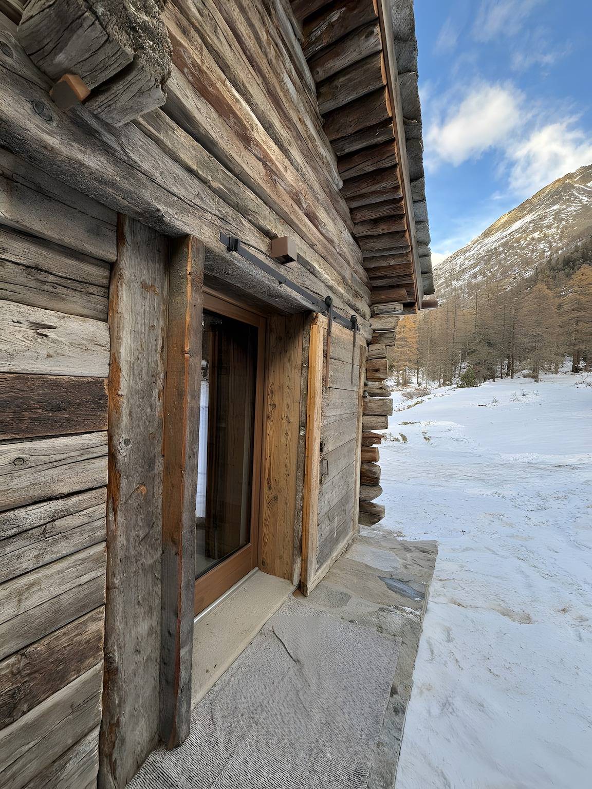 Entire apartment, 'Lo Boi' Apartment with Mountain View, Shared Garden and Wi-Fi in Rhêmes-Notre-Dame, Ruitor Massif