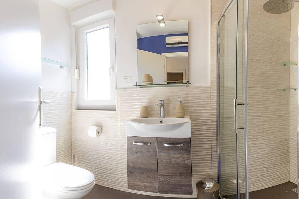 Geheel appartement, Apartment mit Wunderschönem Meerblick nur 5 Minuten vom Strand Entfernt in Raša, Oostkust Istrië