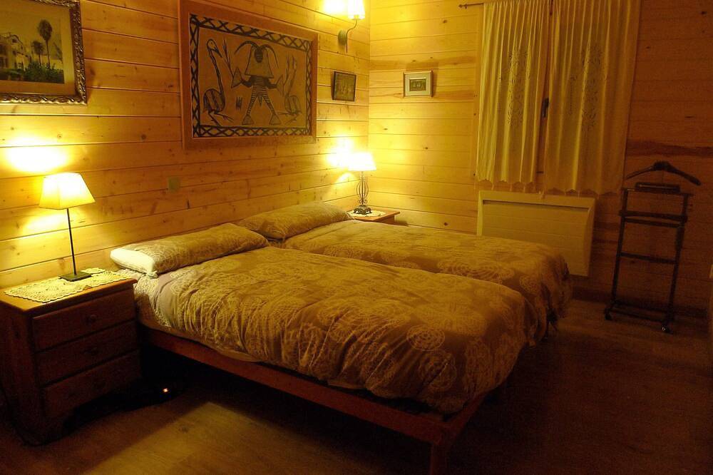 Chalet de montaña junto estacion de esqui. in Formiguères, Parque Natural Regional de los Pirineos Catalanes