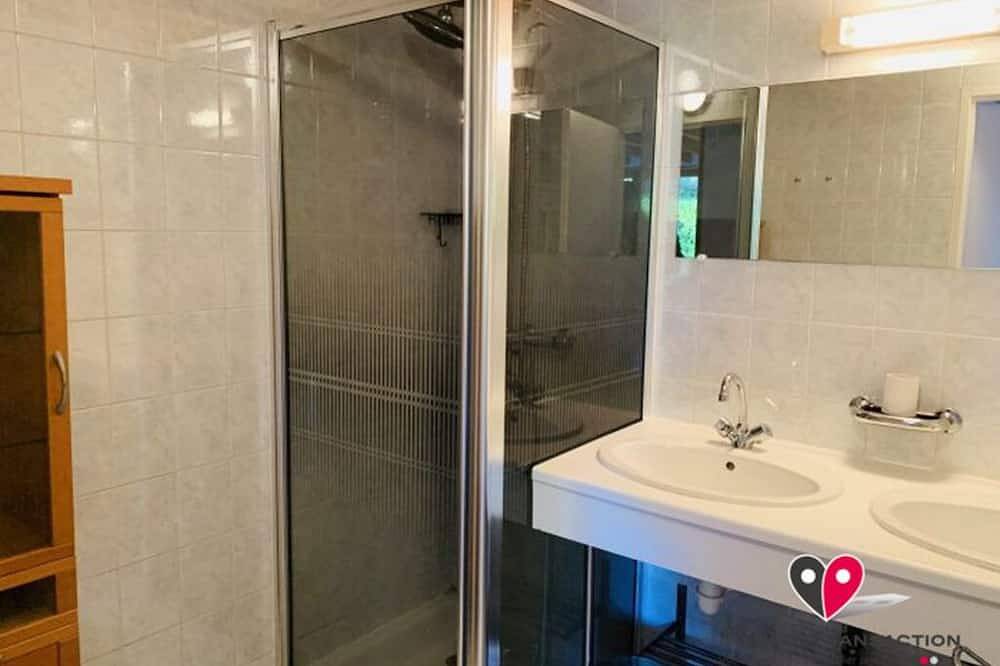 En residencia con piscina, tenis, juegos infantiles a 8 minutos de la playa contis in Saint-Julien-en-Born, Côte d’Argent