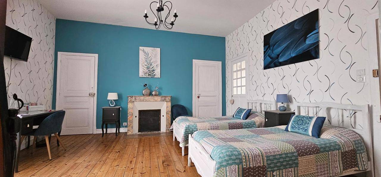 Family Room with Private Bathroom in Luçon, Fontenay-le-Comte