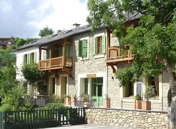 Gîte pour 3 personnes, avec jardin à Llo