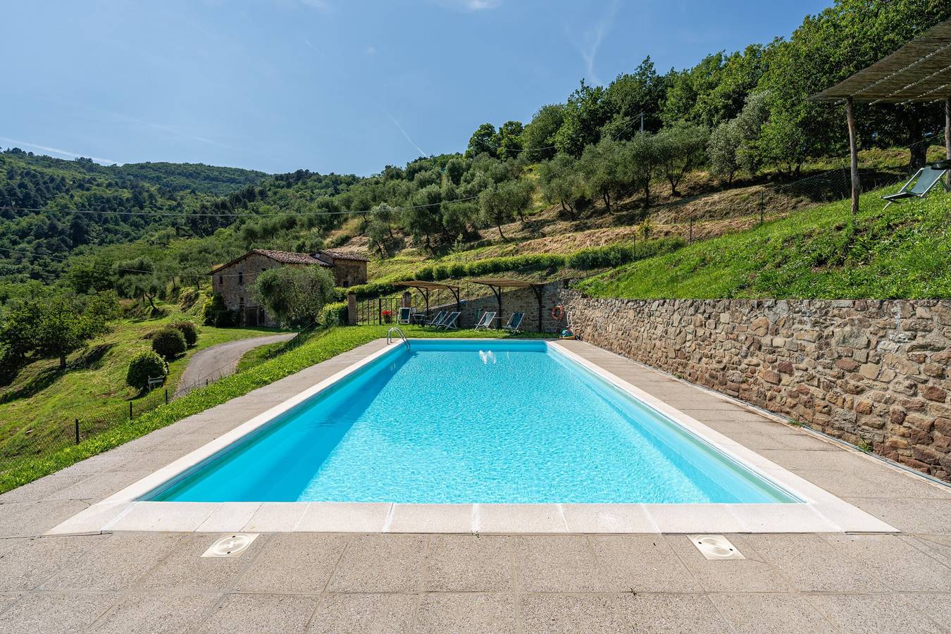 Ganze Wohnung, Ferienwohnung 'Le Stalle' mit Bergblick, Gemeinschaftspool und Wi-Fi in Pescia, Pistoia Provinz