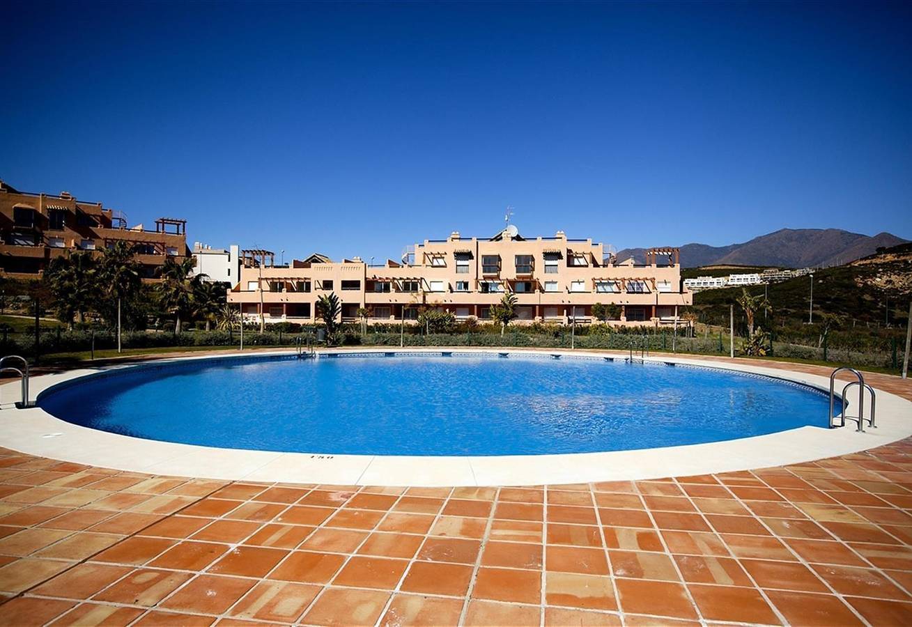 Entire apartment, Holiday Apartment "Casares Del Sol" with Mountain View, Pool & Wi-Fi in Casares del Sol, Casares