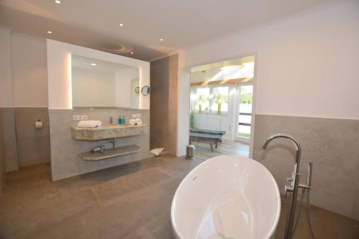 Ferienhaus für 8 Personen, mit Terrasse und Garten sowie Pool und Sauna in Bosau - 3