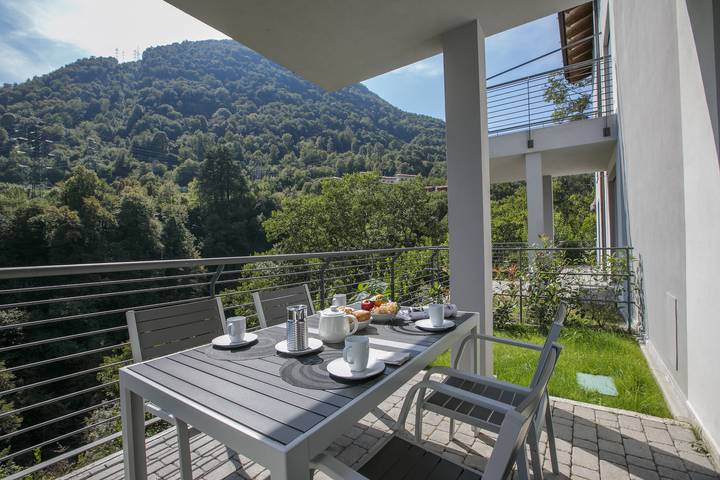 Gîte pour 6 personnes, avec piscine ainsi que terrasse et vue sur le lac à Argegno - 3