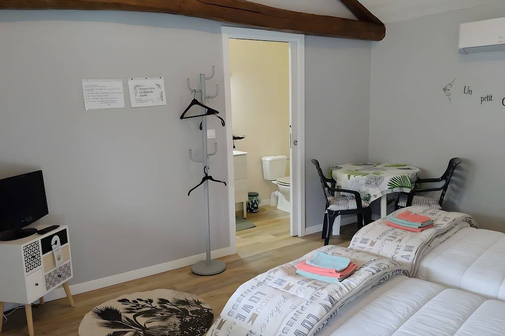 Chambre d’hôtes « Chambre Verte » avec jardin partagé, Wi-Fi et climatisation in Maubourguet, Hautes-Pyrénées
