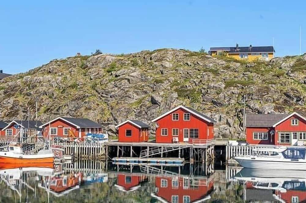 Gemütliche Hütte am Steg auf den Lofoten in Vågan