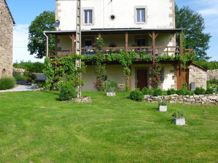 Gîte pour 6 personnes, avec piscine ainsi que sauna et jacuzzi