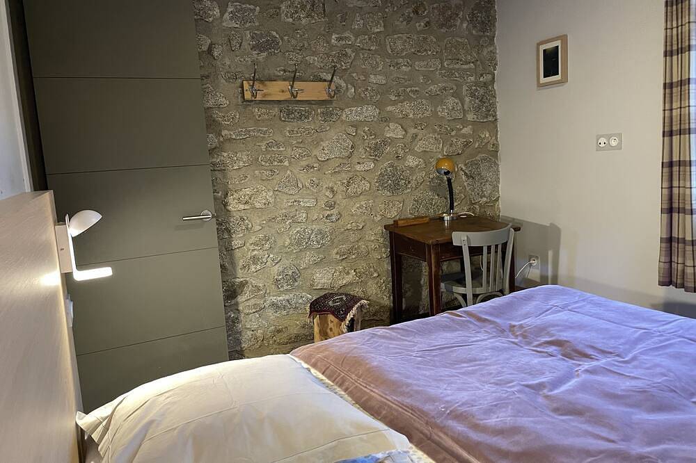 Cabanasse Cambre d'Aze, stylish gîte in the Pyrénées Orientales, Cerdagne, in Saint-Pierre-dels-Forcats, Parque Natural Regional de los Pirineos Catalanes