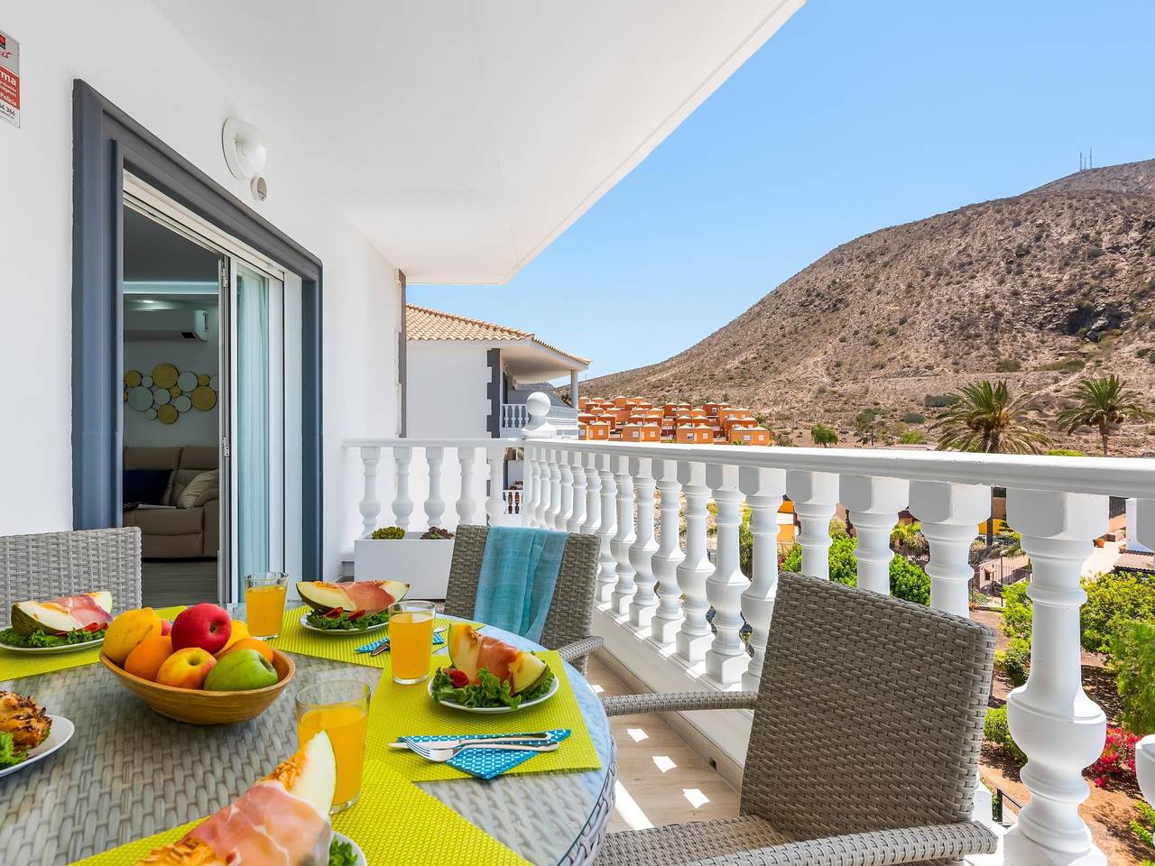 Ganze Ferienwohnung, 3C. Schöne Aussicht, Wifi, Pool, Tennis,Paddel,Parking in Los Cristianos, Arona