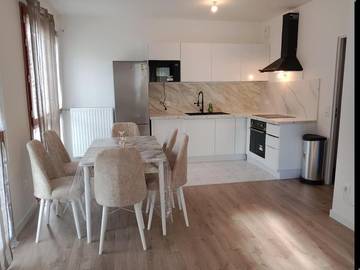 Gîte pour 4 personnes, avec terrasse dans La Plaine Saint-Denis