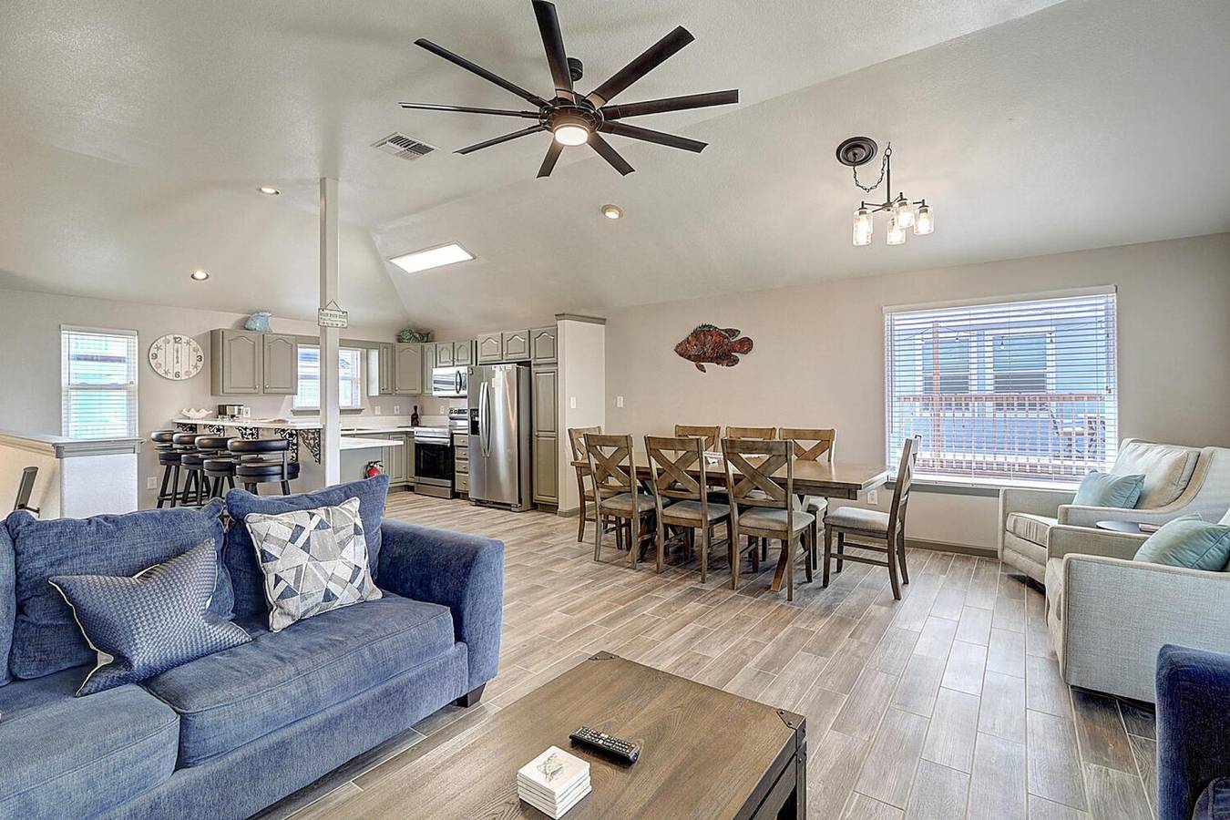 Vacation Rental for 14 Guests in Port Aransas, Mustang Island