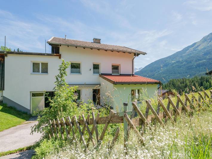Ferienhaus für 12 Personen, mit Balkon/Terrasse und Balkon sowie Terrasse und Garten in Fließ - 2