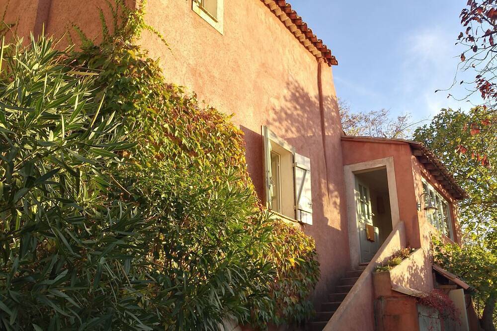 Authentic and historic Provençal Village House with private garden in Rians, Brignoles region