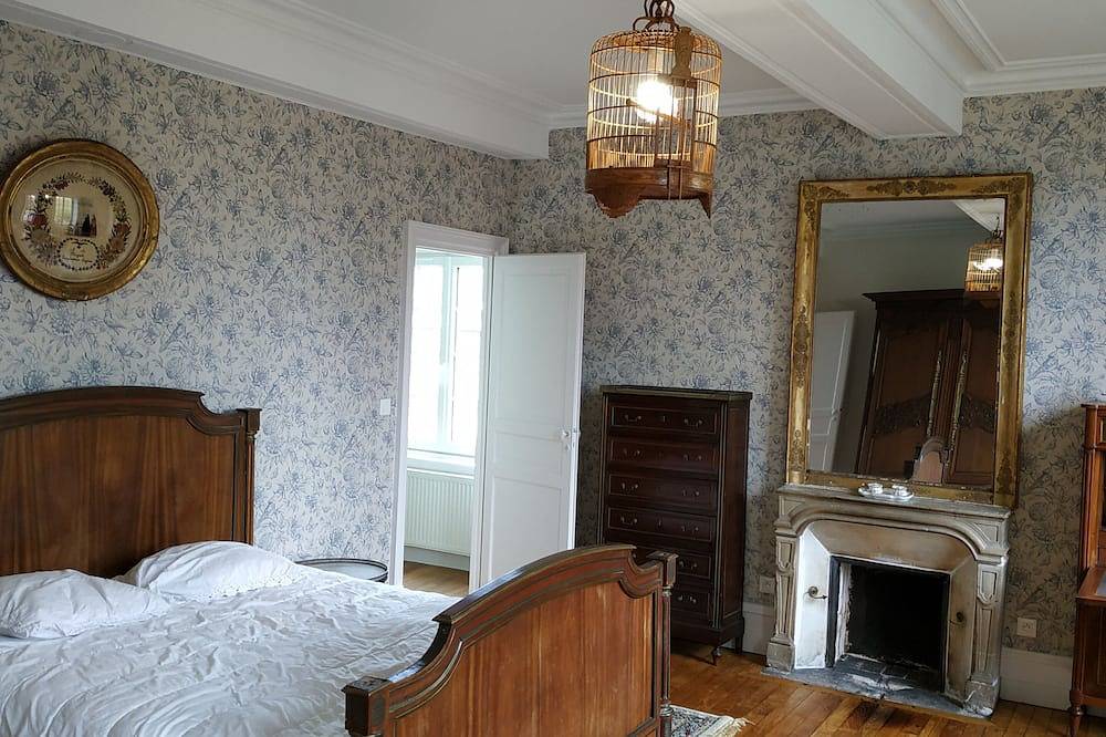 Grande maison familiale à Valognes in Valognes, Côte de la Déroute