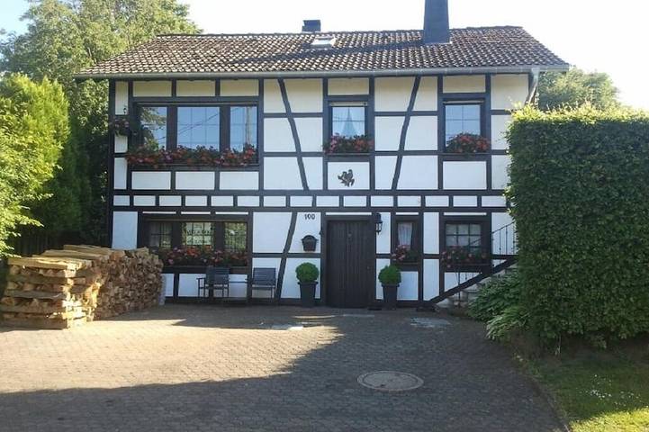 Natuurhuisje voor 4 personen, with tuin and terras as well as sauna, met huisdier in de Eifel