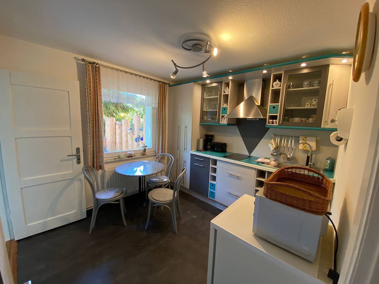 Ganze Wohnung, Gemütliche Ferienwohnung unter Reetdach im Herzen von Wieck in Wieck am Darß, Fischland - Darß - Zingst