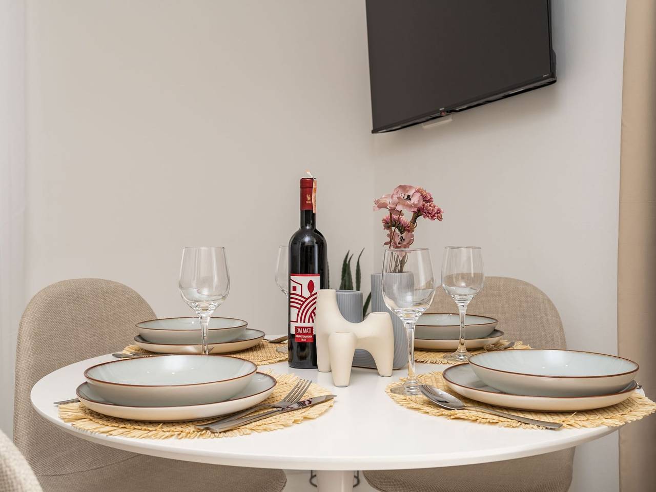 Geheel appartement, Modern City Escape - Two Bedroom Apartment with Balcony in Dubrovnik, Grad Dubrovnik