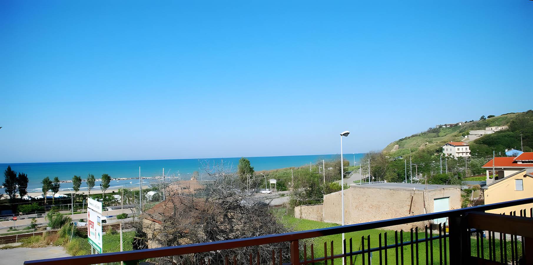 Habitación 'Nadir' con vistas a la montaña, Wi-Fi y aire acondicionado. in Ortona (Municipio), Provincia de Chieti