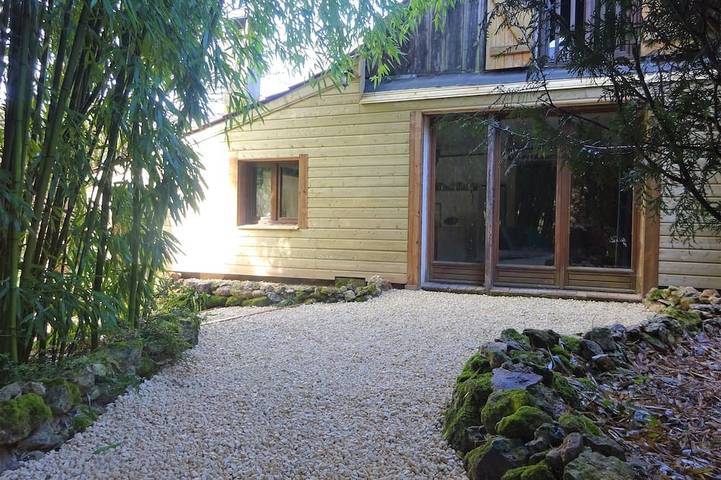 Gîte pour 5 personnes, avec Terrasse ainsi que Jardin et Piscine