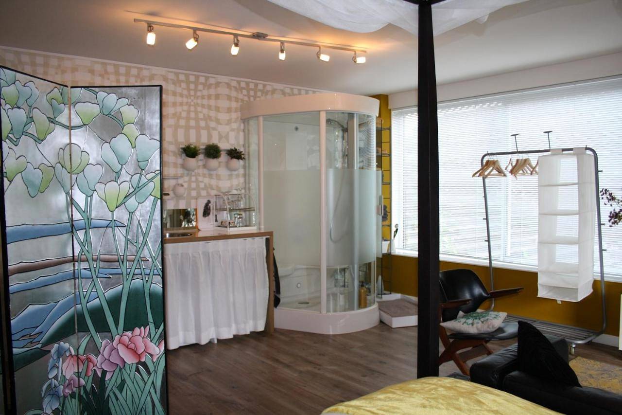 Geheel vakantieappartement, The Water Studio in Amsterdam Oost, Nederlandse kust