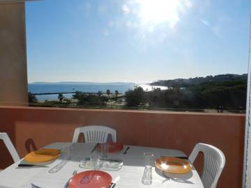 Gîte pour 4 personnes, avec piscine dans Plage La Favière