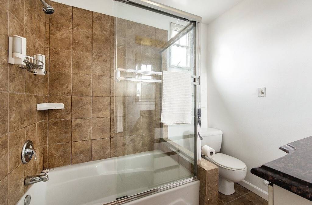 5 Schlafzimmer, ganzes Haus, völlig privat und zentral gelegen in Vancouver, British-Columbia