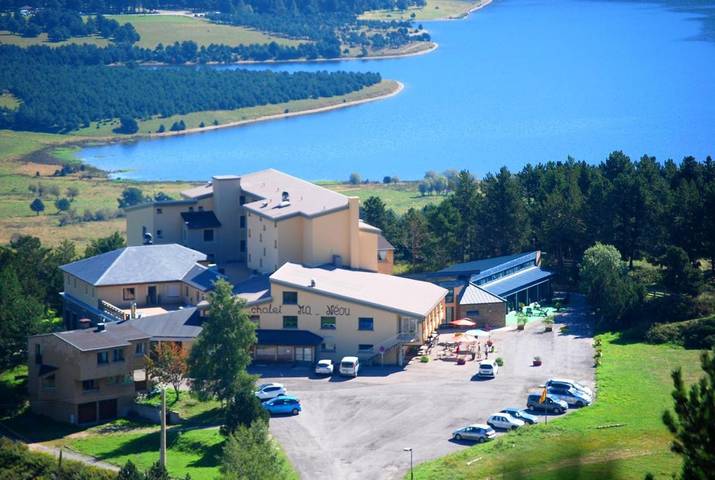 Club vacances pour 5 personnes, avec piscine ainsi que terrasse et jardin, animaux acceptés dans les Pyrénées
