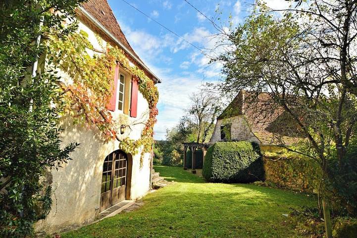 Location de vacances pour 6 personnes, avec terrasse et jardin à La Chapelle-Saint-Jean
