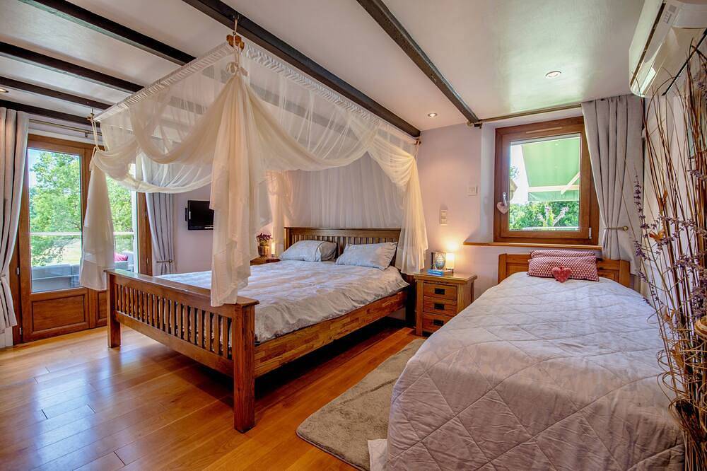 Agrangesud Luxury Dordogne Villas, overlooking Chat Vigiers golf, 25min Bergerac in Razac-de-Saussignac, Périgord Pourpre