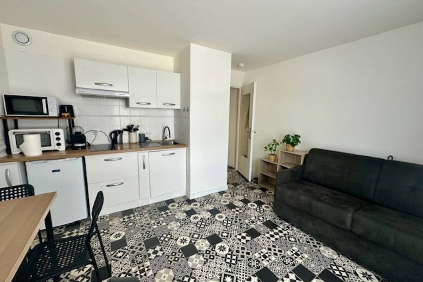 Studio entier, Studio proche de la Porte Royale de La Rochelle in La Rochelle, Région de La Rochelle