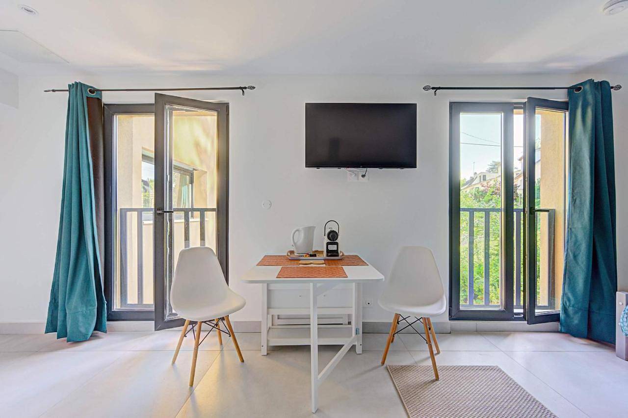 Appartement entier, Près Du Lac - Climatisation - Rer - Parking - 402 in Saint-Rémy-lès-Chevreuse, Parc naturel régional de la Haute Vallée de Chevreuse