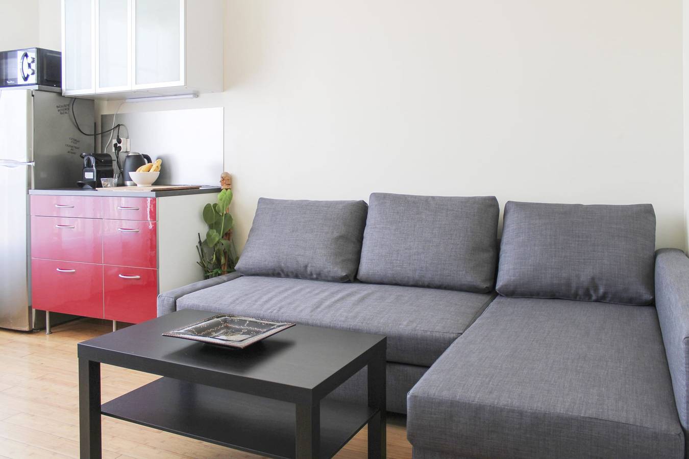 Ganze Wohnung, Apartment with balcony just outside Paris in Saint-Ouen, Seine-Saint-Denis