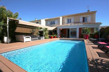 Cottage pour 2 personnes, avec jardin et piscine à Uzès