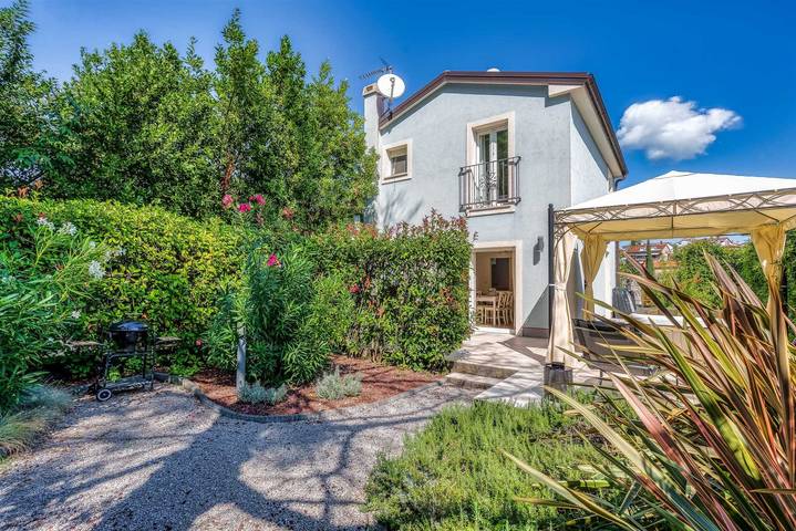 Villa für 6 Personen, mit Whirlpool und Terrasse sowie Sauna und Garten - 1