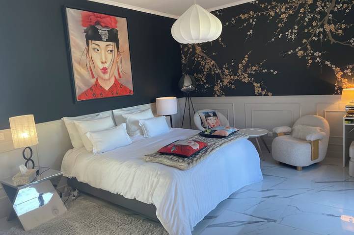 36 m² room with private bathroom, featuring a king-size bed (180) in Lagraulière, Tulle und Umgebung