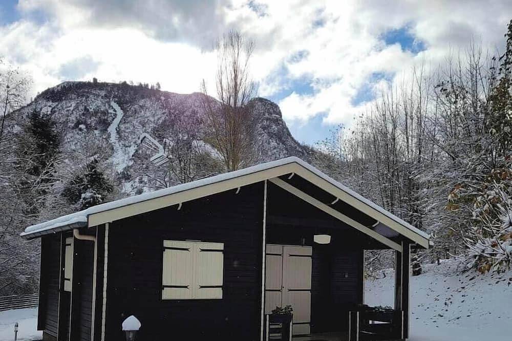 \"Montcalm\" Les Chalets de Montorgueil in Saurat, Parc naturel régional des Pyrénées ariégeoises