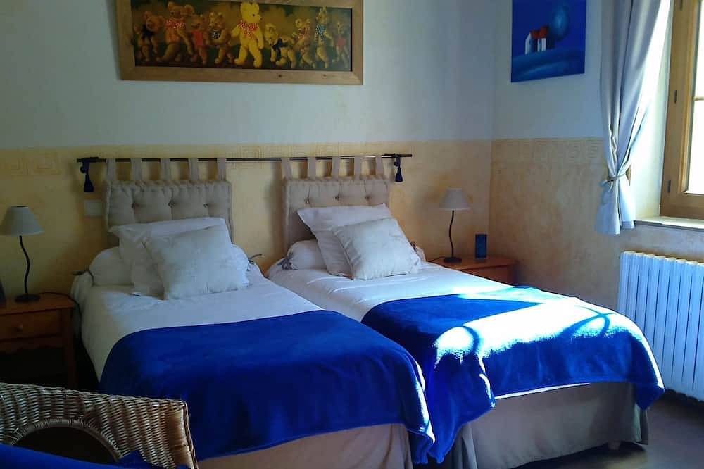 Entire apartment, Longère house only for you, 3 stars, sleeps 4, quiet location in Magny-lès-Aubigny, Beaune region