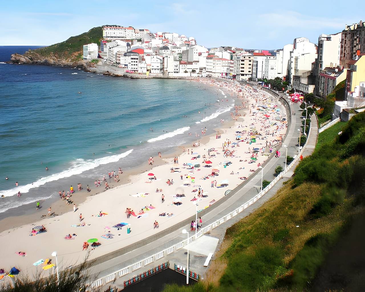 Entire apartment, Spacious Apartment in Malpica with Sea and Mountain Views - 110 m² in Malpica de Bergantiños, Costa da Morte
