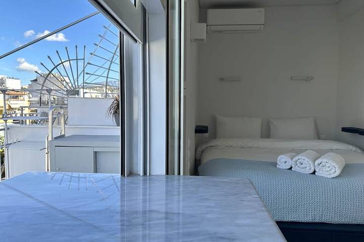 Ganze Wohnung, Cloud 9 - Smart Apartment mit privatem Jacuzzi in Zentral-Athen, Athen