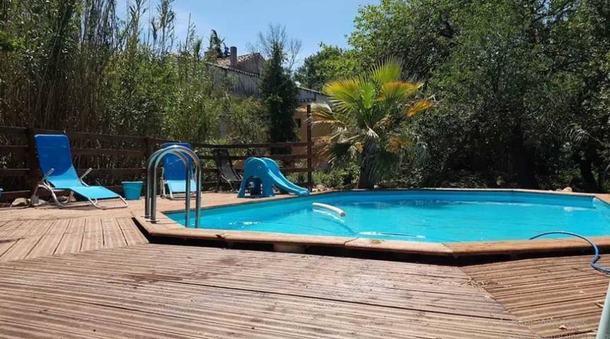 Chalet pour 4 personnes, avec vue sur le lac ainsi que piscine et terrasse