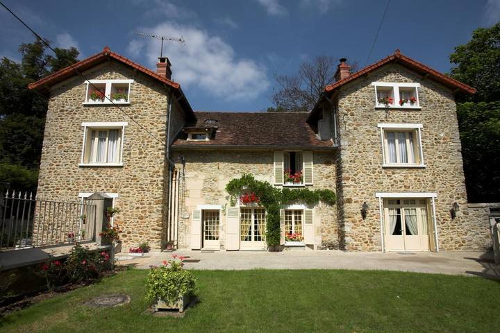 Location de vacances pour 4 personnes, avec jardin à La Queue-en-Brie