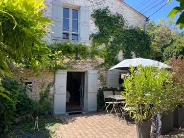 Gîte pour 2 personnes, avec terrasse et vue, animaux acceptés à Port-d'Envaux