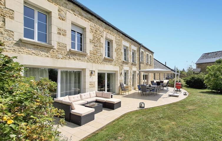 Gîte pour 15 personnes, avec terrasse et jardin, animaux acceptés dans Flaignes-Havys