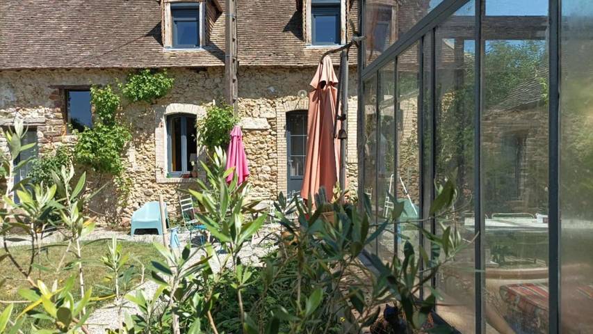 Location de vacances pour 10 personnes, avec terrasse ainsi que jardin et vue à Neuville-sur-Sarthe - 2