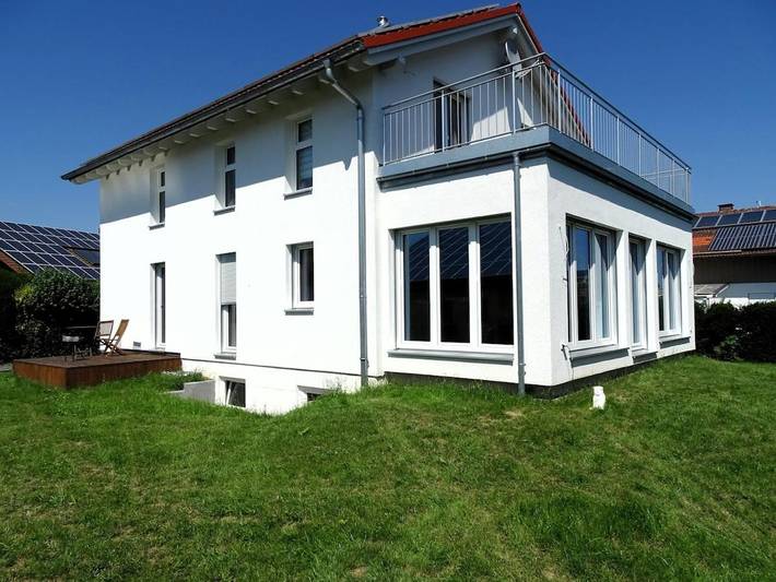 Ferienhaus für 8 Personen, mit Balkon und Terrasse sowie Garten und Ausblick