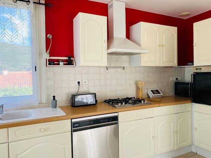 Location de vacances pour 8 personnes, avec vue et jardin dans Saint-Julien-en-Saint-Alban - 3